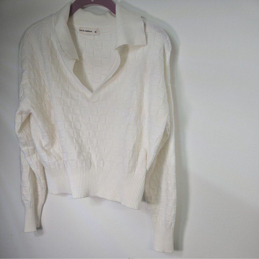 Moon & Madison Cream Grid Pattern V Neck Sweater Women's